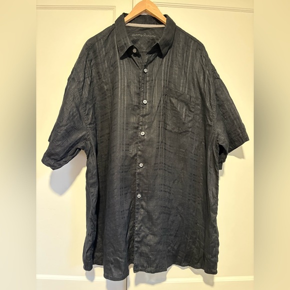 Tommy Bahama Other - Men’s Tommy Bahama Black Textured Linen Short Sleeve Button Up
